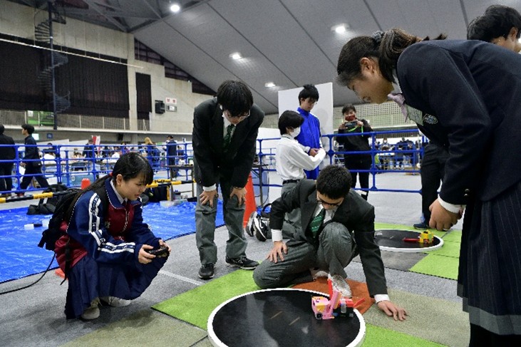 写真　ロボット競技体験