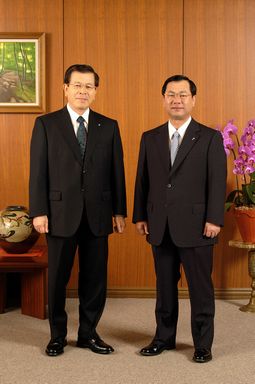 picture Tsugiyoshi Toma Chairman,Denichirou Ishimine President