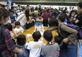 写真 チャレンジ実験コーナー①