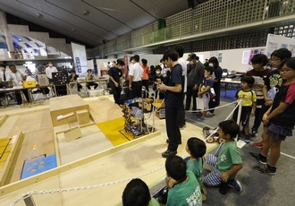 写真 ロボットコーナー(中学・高校・高等専門学校)