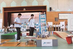 写真　沖縄県高等学校ロボット競技大会(協賛)